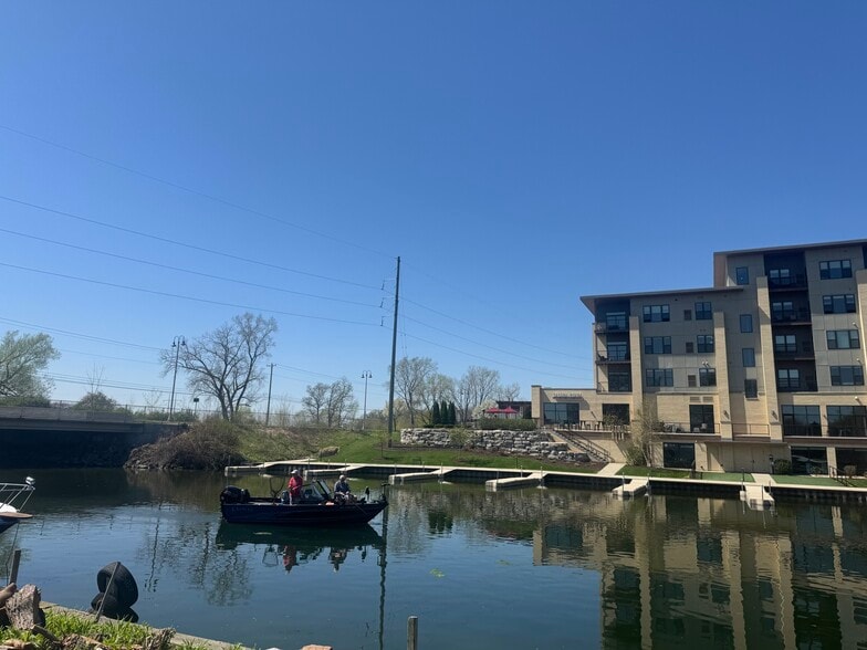 fishing or jetskiing anyone? - 6214 Winnequah Rd