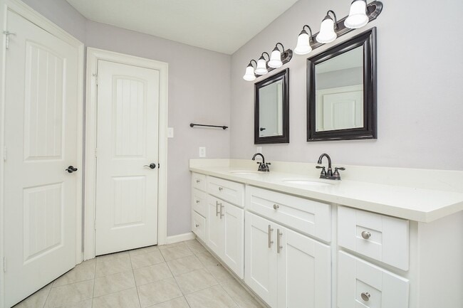 Building Photo - 11610 Cypresswood Dr