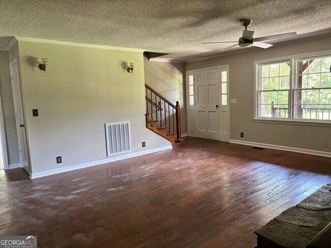 Building Photo - 559 Stringer Rd