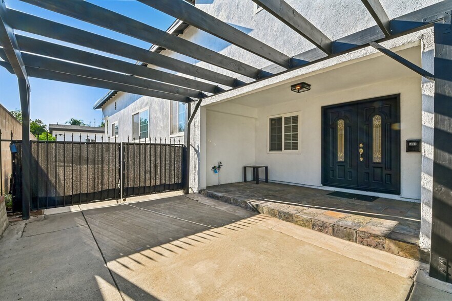 Building Photo - 6003 N Muscatel Ave