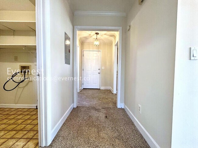 Building Photo - 2 Bed/2 Bath Home with Fenced Yard /Available now!