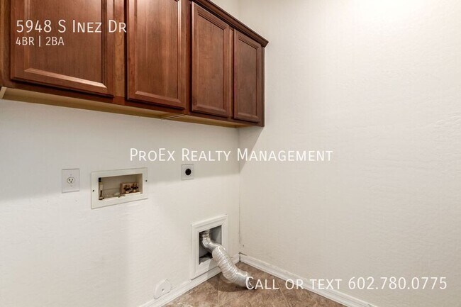 Building Photo - 5948 S Inez Dr