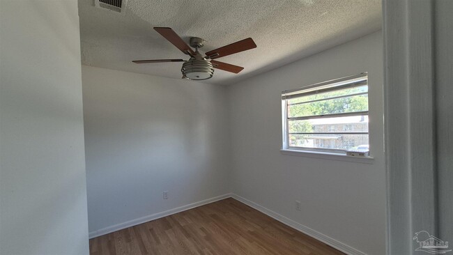 Building Photo - 852 Garnet St