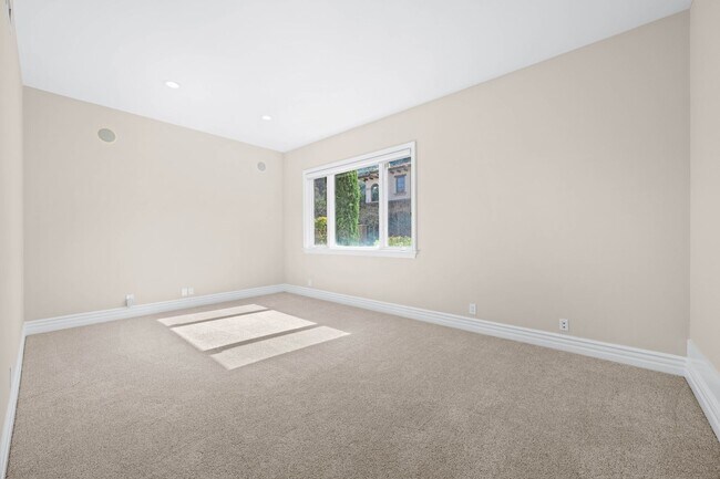 Building Photo - Elegant Dream Escape - Hills of Studio City