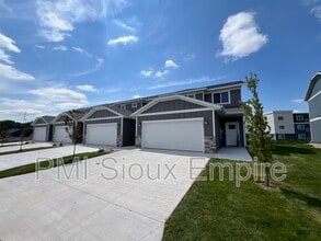 Building Photo - 5927 S Whisper Creek Pl
