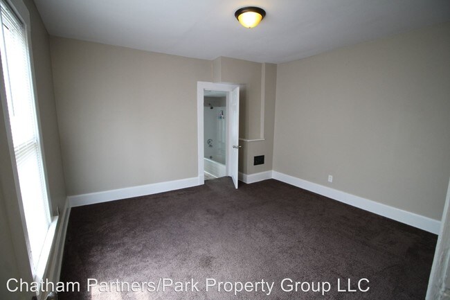 Building Photo - 321-323 Reeb Ave