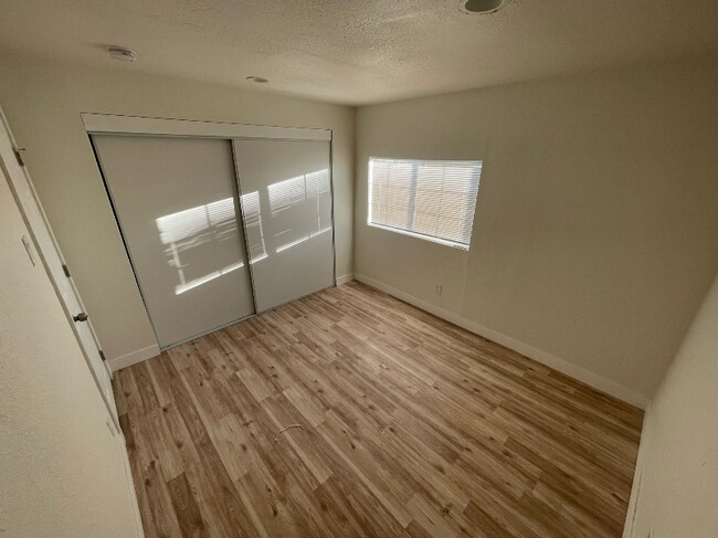 Building Photo - 542 E Barnard St