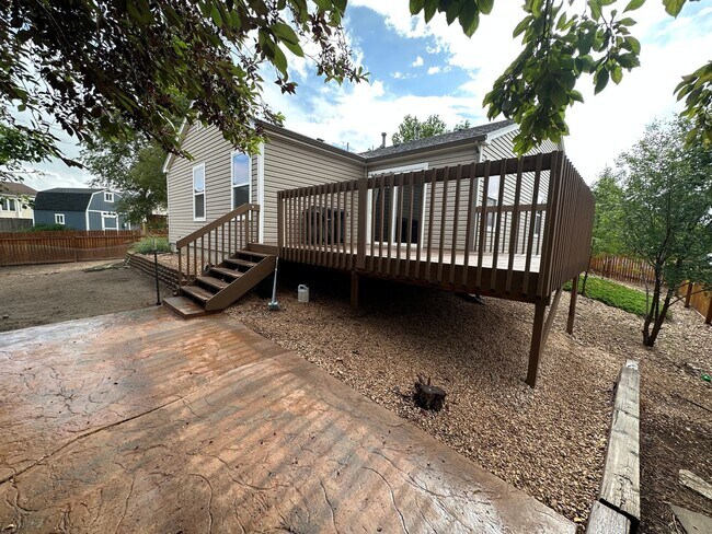 Building Photo - 3 Bed Ranch Style Home with Awesome Fully Fenced Backyard Close to Ft Carson & Schriever Space Fo...