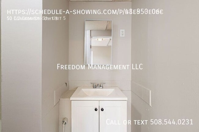 Building Photo - 50 1/2 Common St