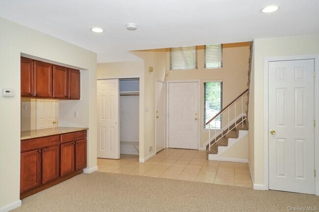 Building Photo - 23 Meadowood Dr