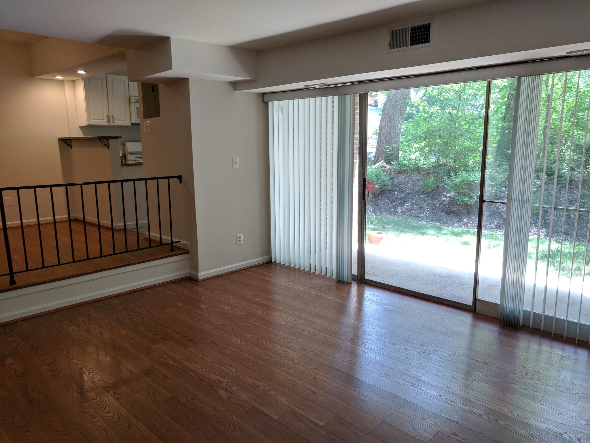 living room with with walk-out patio - 4705 Tecumseh St