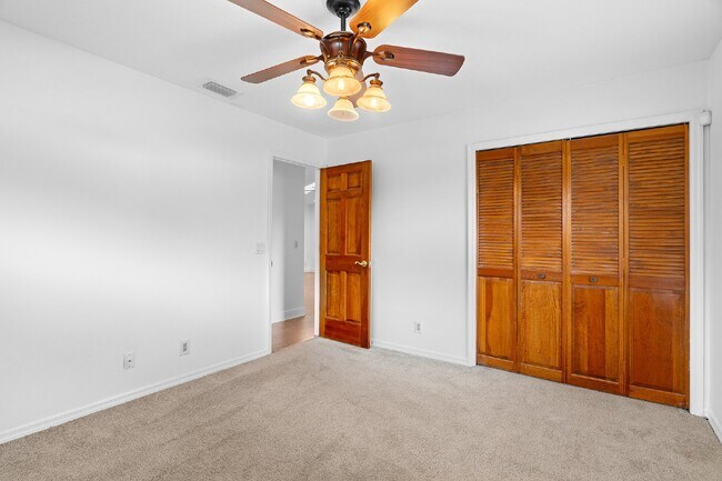 Building Photo - **Available February 2026***Welcome Home :: 3/2 with oversized fenced backyard in Indian Pines!