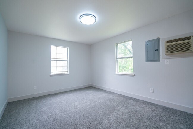 Building Photo - 139 E Butler Ave