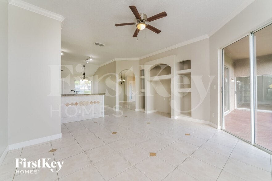 Building Photo - 3600 Molona Dr