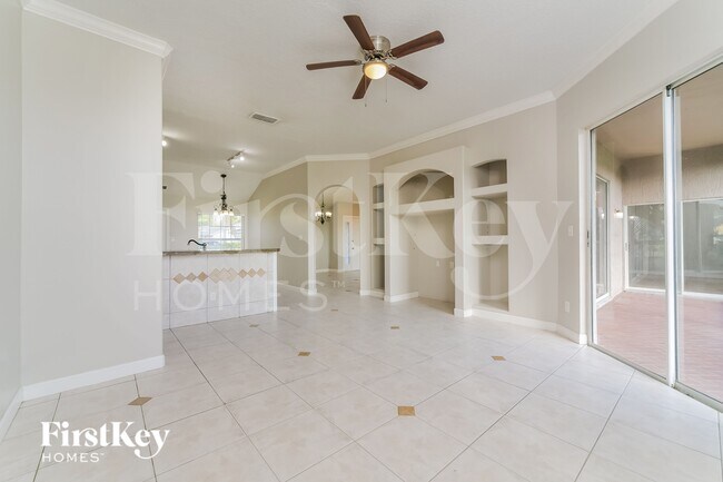 Building Photo - 3600 Molona Dr