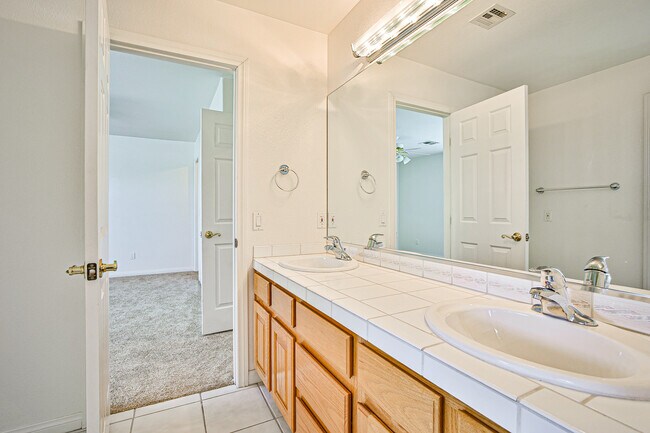 Building Photo - 6025 Egan Crest Dr