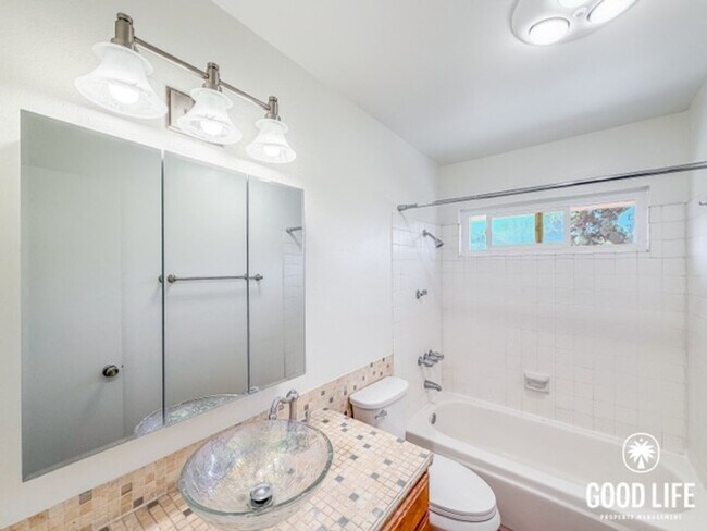 Building Photo - SD: Bright 2BD/2BA Condo in La Mesa with Community Pool, Private Balcony & In-Unit Laundry