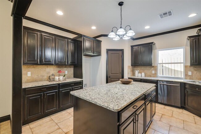 Building Photo - 2313 E Kellan Ct Terrace