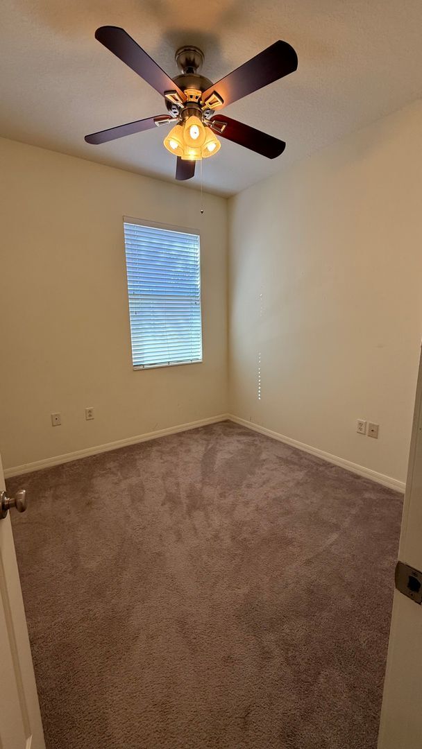 Building Photo - 3 Bed/ 2 Bath Condo w/1 Car Garage $1,900 a month