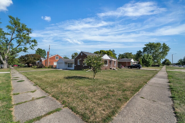 Building Photo - 14521 Trenton Rd