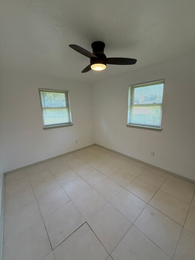 Building Photo - Completely remodeled 3 bed 1 & 1/2 bath ho...