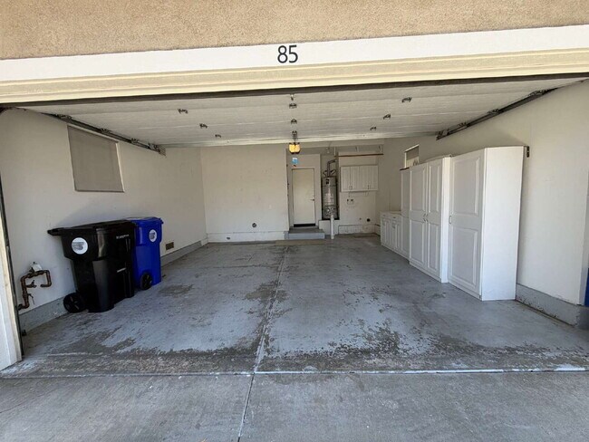 Building Photo - Beautifully Updated End-Unit Townhome in Valencia's Montana Community — No Rear Neighbors!