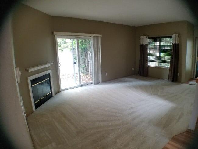 Building Photo - 8717 Wallingford Ln NE