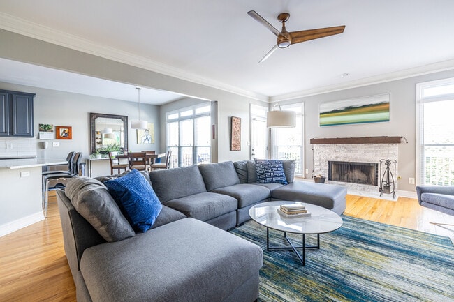 Building Photo - 2454 Vivian Cir