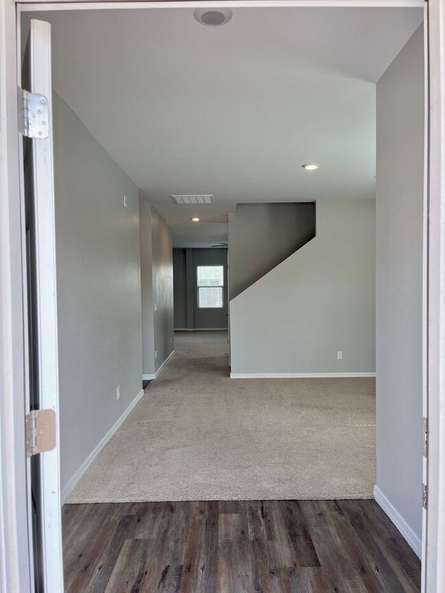 Building Photo - Home in Litchfield Park at Canyon Views! 5bd 3ba! Mountain Views!