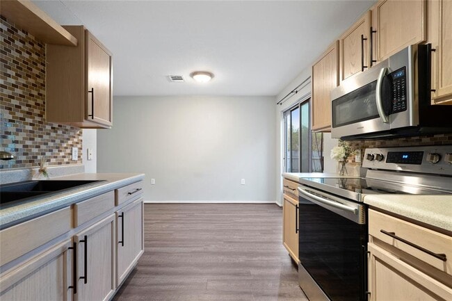 Building Photo - 8609 Claude Ct