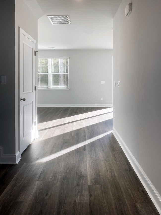 Building Photo - 7047 Shooting Star Way