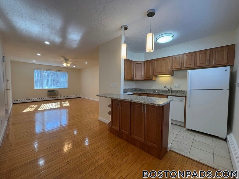 Building Photo - 63 Parkman St