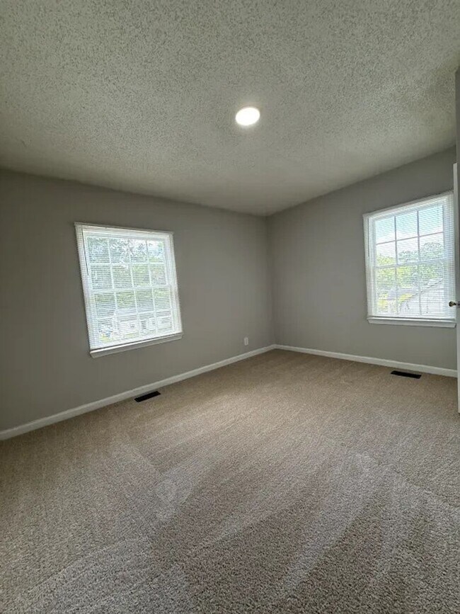 Building Photo - 450 Forrest Ridge Dr NW