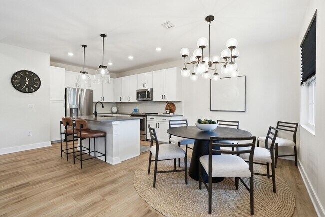 Building Photo - Fully Furnished 3 Bedroom, 3.5 Bath Townhome