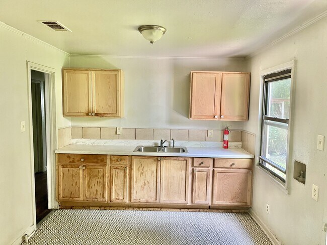 Primary Photo - 3216 Brady St