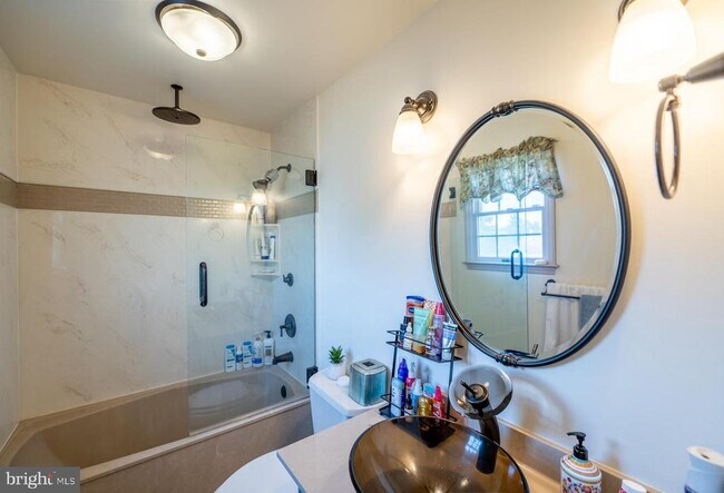 Building Photo - 211 Caravan Dr