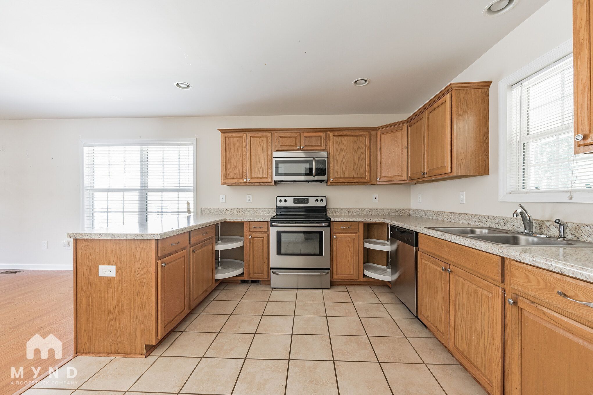 Building Photo - 902 Appleby St NW