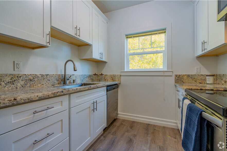 3BR, 1BA - 1200 SF - Kitchen - Almond Heights