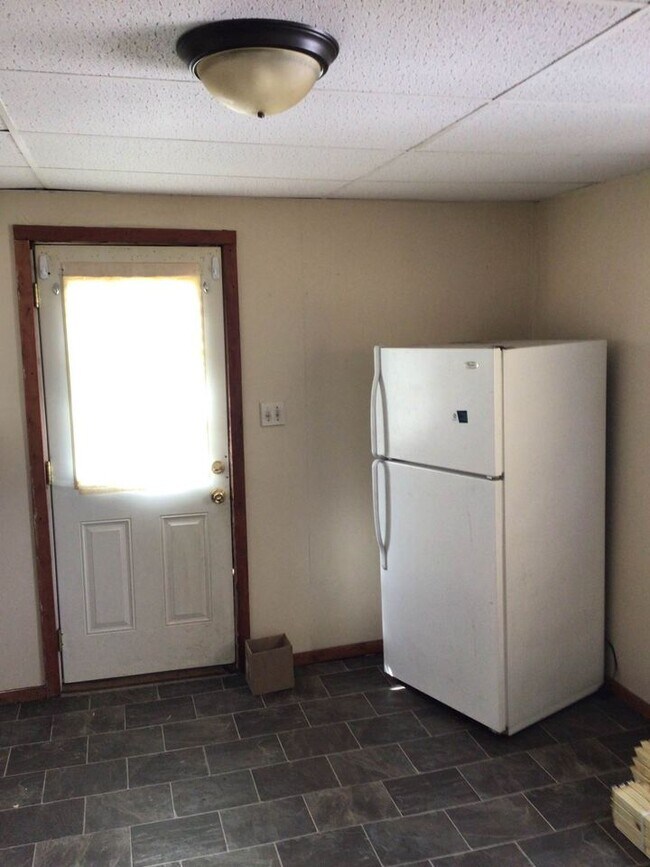 Building Photo - 709 20th St