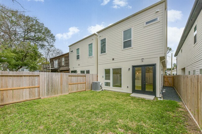 Building Photo - 3032 Gray St