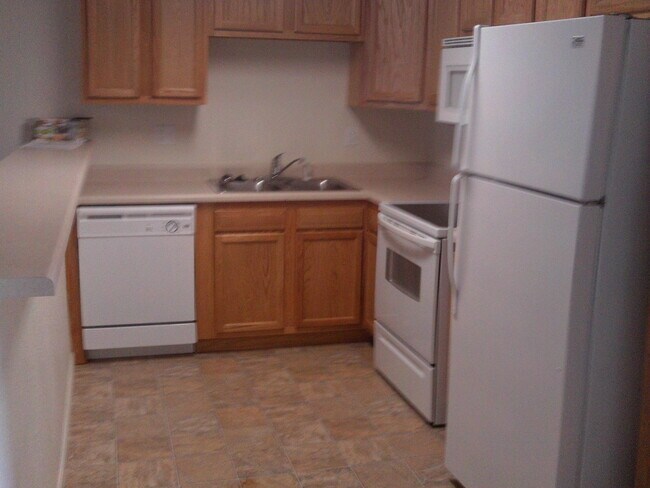 Building Photo - 3 bed 2 Bath duplex!