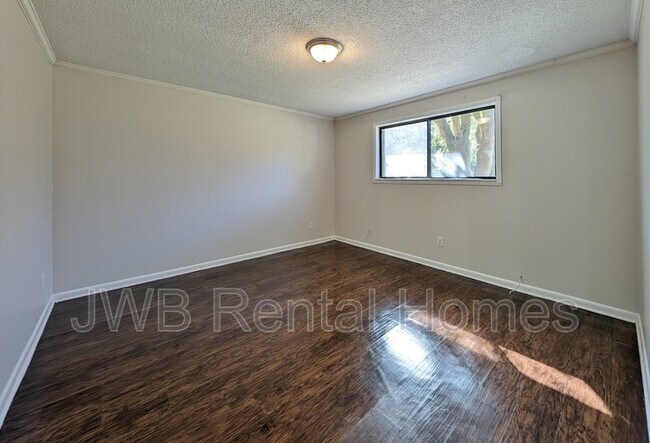 Building Photo - 3025 Armstrong St