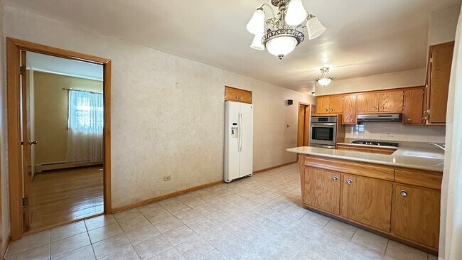 Building Photo - 5219 N Bernard St