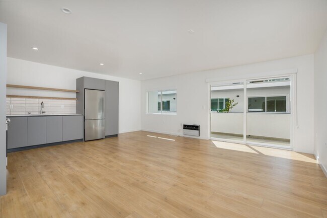 Building Photo - 1422 Tamarind Ave