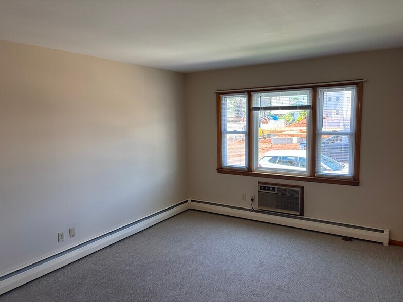 Building Photo - 77 Heald St