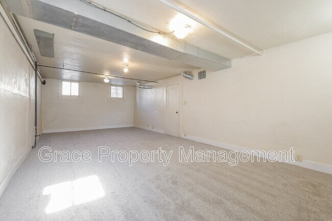 Building Photo - 1442 Perry St