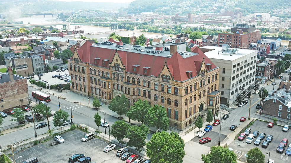 Primary Photo - Fifth Avenue School Lofts