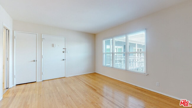 Building Photo - 11284 Montana Ave