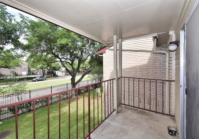 Building Photo - 2120 El Paseo St
