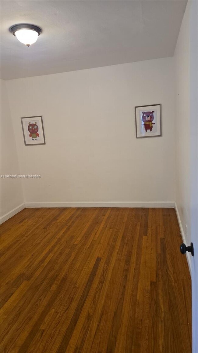 Building Photo - 10072 E Bay Harbor Dr